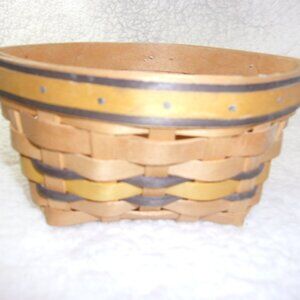 H-525 2001 COUNTRY CREATIONS MINI BASKET FOOTBALL SHAPED